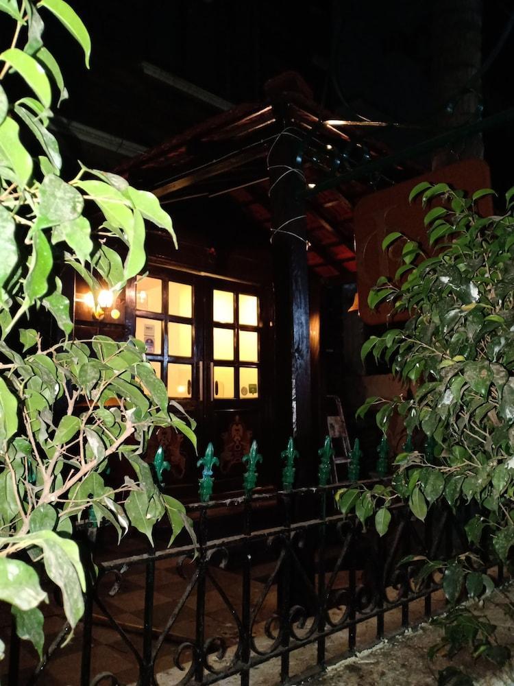 Jc Chalet Βομβάη Εξωτερικό φωτογραφία
